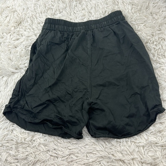 Lululemon Move Lightly Short *5.5" Evergreen - Picture 4 of 6